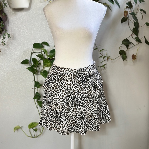 Zara Pants - ZARA Leopard Print Ruffle Skort | Size Medium